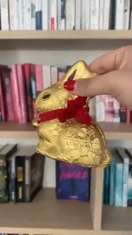 🐰🍫 Påskeharen har allerede vært på BoD-kontoret...

Vi håper påsken bringer deg latter, sol og litt (eller mye) sjokolade 💛
Ta deg tid til å slappe av, nyte dagene – og kanskje skrive litt på boka di 📚🌞
#GodPåske #Påskestemning #skriveliv #BoDNorge #selvpublicering #bokdrøm #bokutgivelse