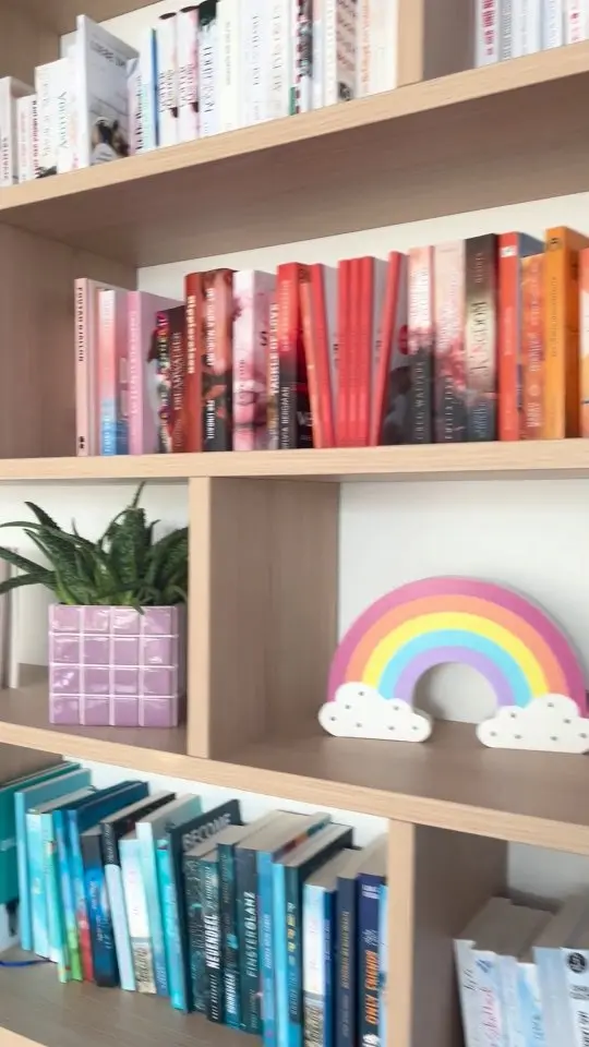 Gratulerer med Verdens bokdag! 📚 En bok er ikke bare en bok!
Det er ideer, drivkraft og hjerteblod ❤️
Og vi er så glade for å kunne hjelpe så mange forskjellige bøker ut i verden!
Derfor feirer vi (også) i dag alle våre fantastiske forfattere som beriker bokverdenen med mangfoldige bøker i alle varianter! ✨

Har du selv gitt ut en bok? 📖
Fyll kommentarfeltet med tittelen og temaet på bøkene deres, så vi kan hylle dem og se hvor mange forskjellige bøker som finnes! 👇📚

VERDENS BOKDAG | VI ELSKER BØKER | MANGFOLDIGHET